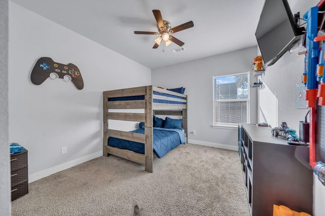 320 W Live Oak Street, Angleton, TX 77515