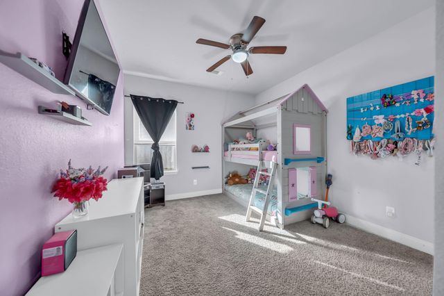 320 W Live Oak Street, Angleton, TX 77515