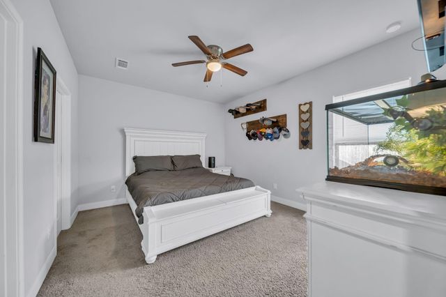 320 W Live Oak Street, Angleton, TX 77515