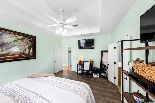 700 Lake Valley Dr, La Vernia, TX 78121
