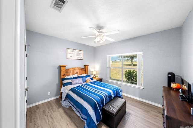 700 Lake Valley Dr, La Vernia, TX 78121