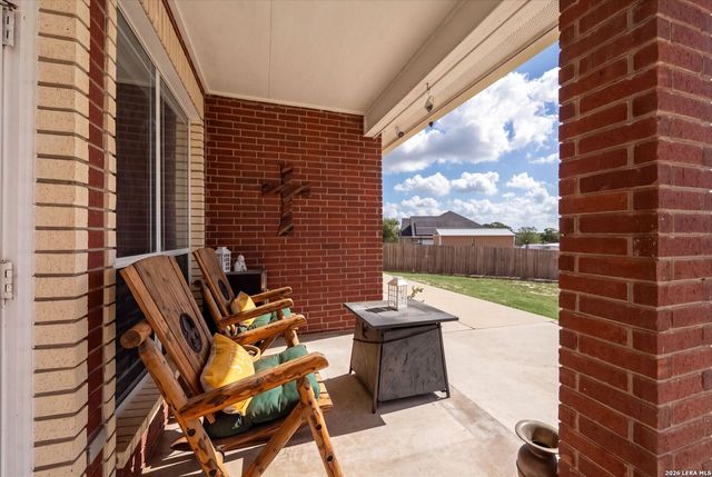 700 Lake Valley Dr, La Vernia, TX 78121