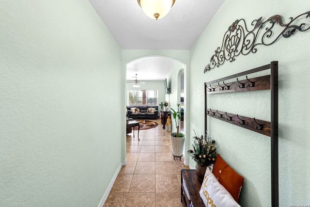 700 Lake Valley Dr, La Vernia, TX 78121