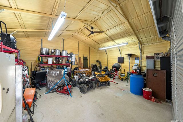 700 Lake Valley Dr, La Vernia, TX 78121