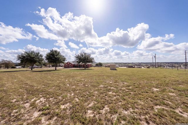 700 Lake Valley Dr, La Vernia, TX 78121