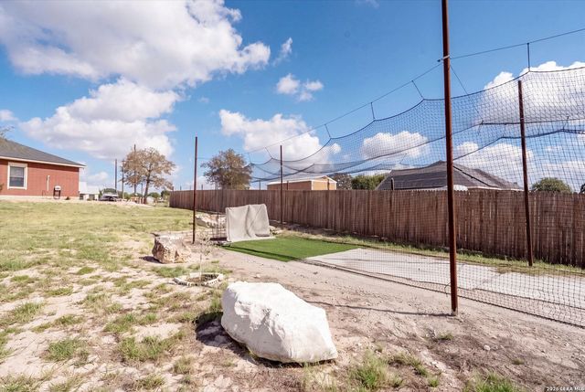 700 Lake Valley Dr, La Vernia, TX 78121