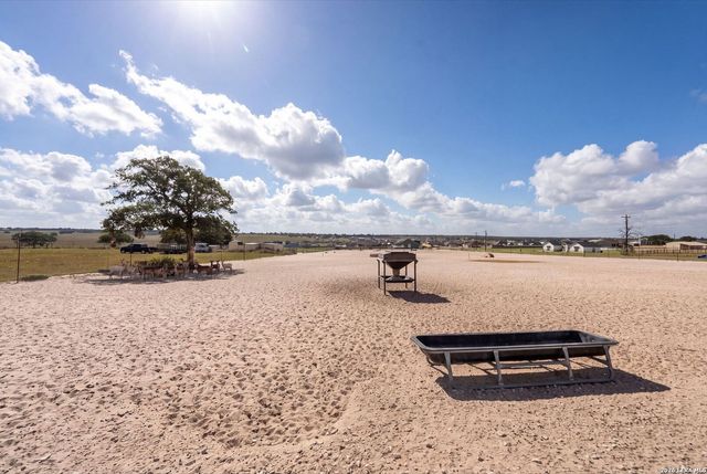 700 Lake Valley Dr, La Vernia, TX 78121