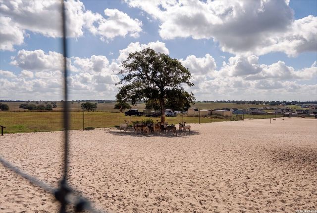 700 Lake Valley Dr, La Vernia, TX 78121