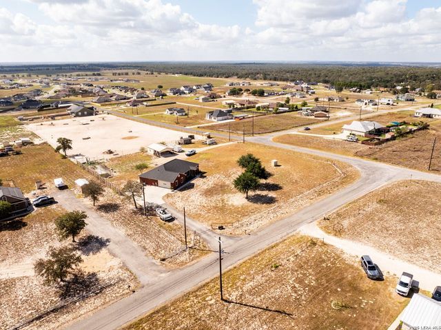 700 Lake Valley Dr, La Vernia, TX 78121