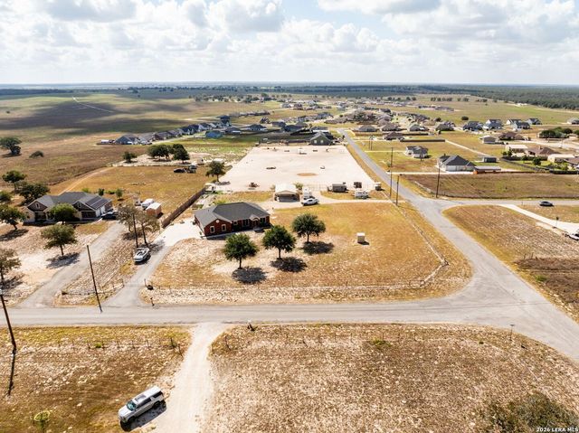 700 Lake Valley Dr, La Vernia, TX 78121