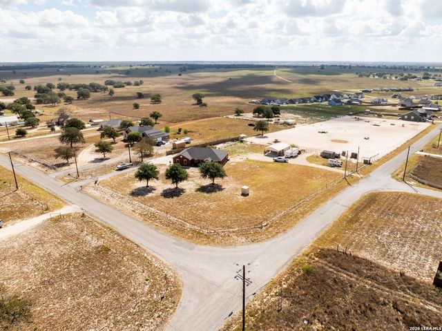 700 Lake Valley Dr, La Vernia, TX 78121