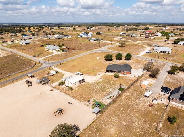 700 Lake Valley Dr, La Vernia, TX 78121