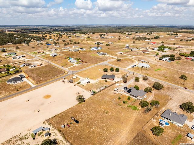 700 Lake Valley Dr, La Vernia, TX 78121