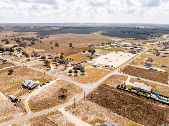700 Lake Valley Dr, La Vernia, TX 78121
