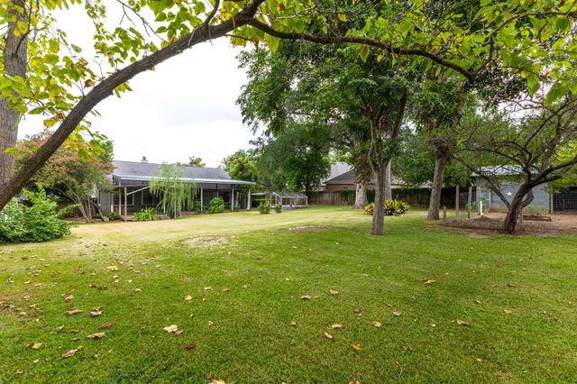 511 W Val Verde Street, Brenham, TX 77833