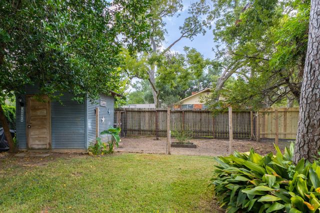 511 W Val Verde Street, Brenham, TX 77833