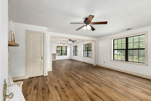 511 W Val Verde Street, Brenham, TX 77833