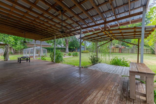 511 W Val Verde Street, Brenham, TX 77833