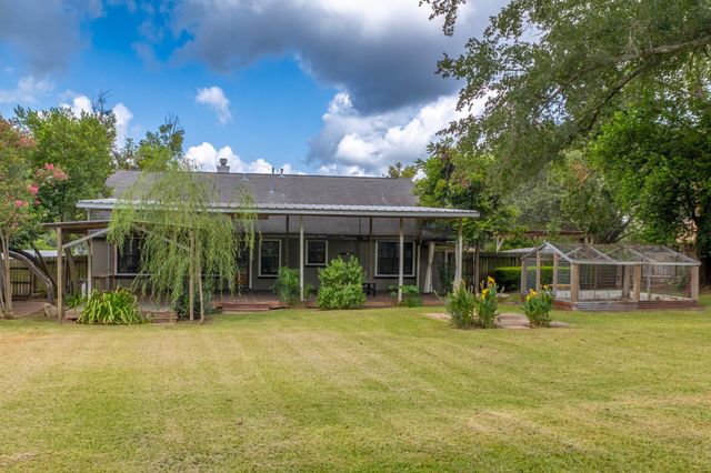 511 W Val Verde Street, Brenham, TX 77833