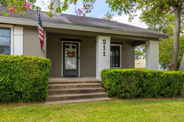 511 W Val Verde Street, Brenham, TX 77833