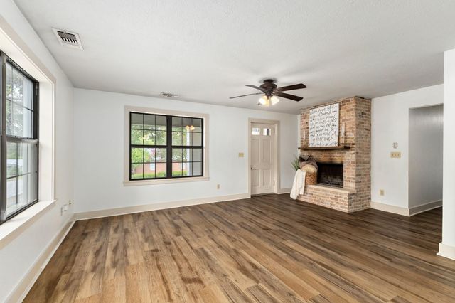 511 W Val Verde Street, Brenham, TX 77833