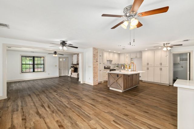 511 W Val Verde Street, Brenham, TX 77833