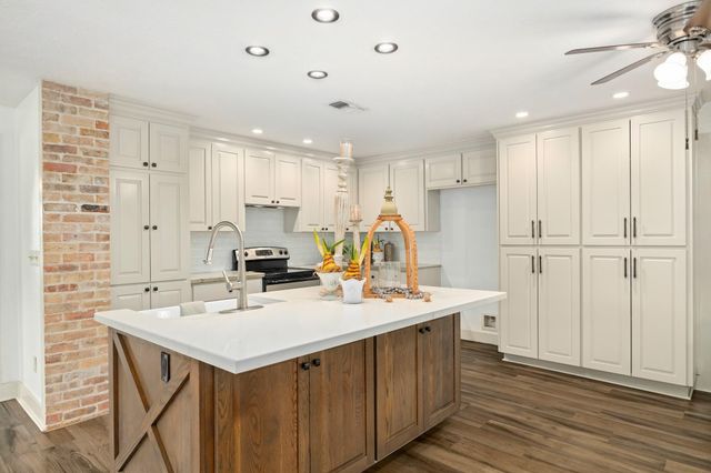 511 W Val Verde Street, Brenham, TX 77833