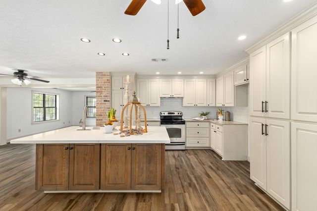 511 W Val Verde Street, Brenham, TX 77833