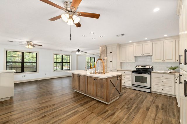 511 W Val Verde Street, Brenham, TX 77833