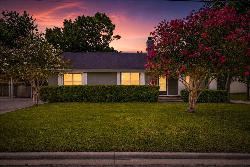 511 W Val Verde Street, Brenham, TX 77833