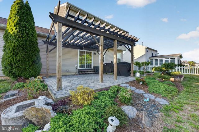 33 LINDLEY DR, Dover, DE 19904