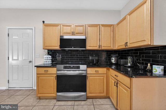 33 LINDLEY DR, Dover, DE 19904