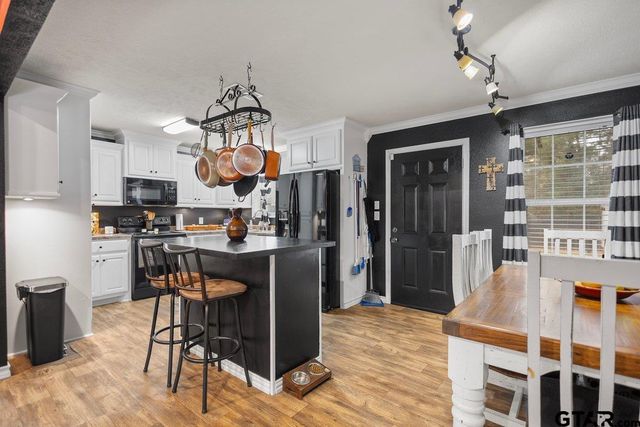 202 Spring Valley Rd, Queen City, TX 75572