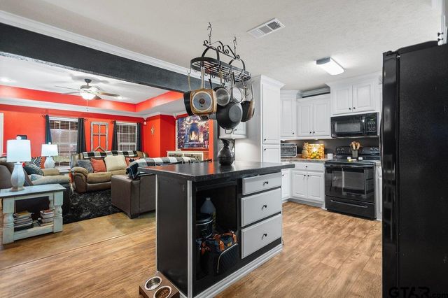 202 Spring Valley Rd, Queen City, TX 75572