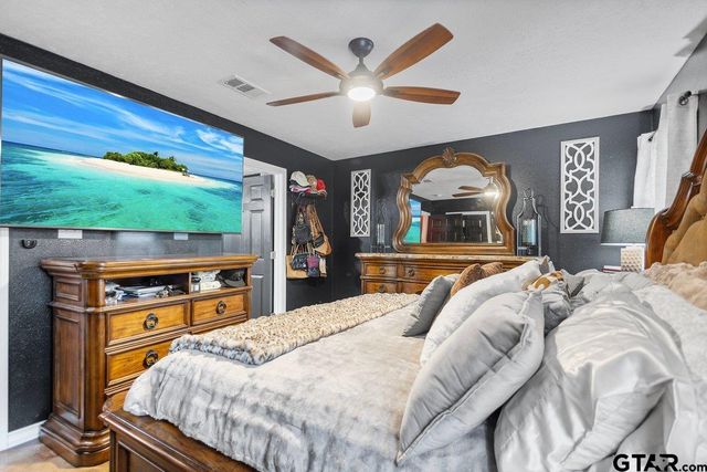 202 Spring Valley Rd, Queen City, TX 75572