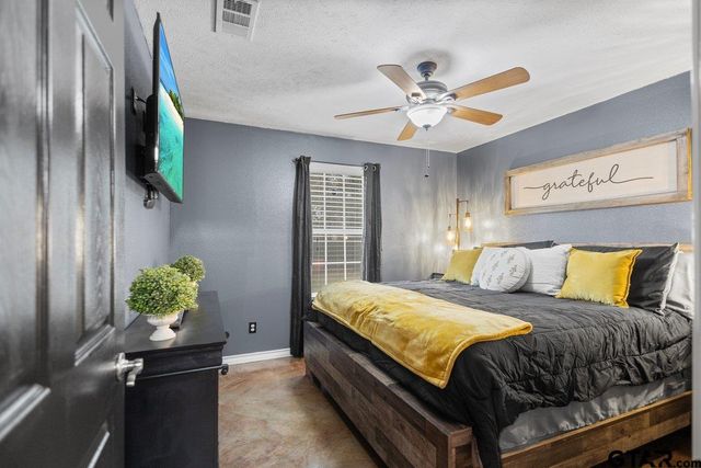 202 Spring Valley Rd, Queen City, TX 75572