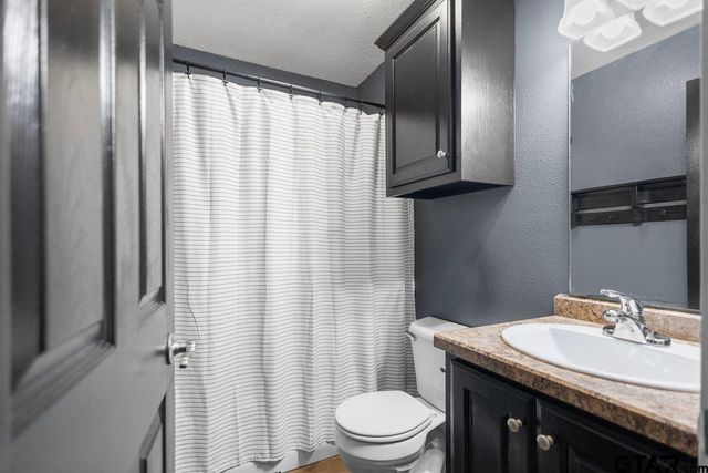 202 Spring Valley Rd, Queen City, TX 75572