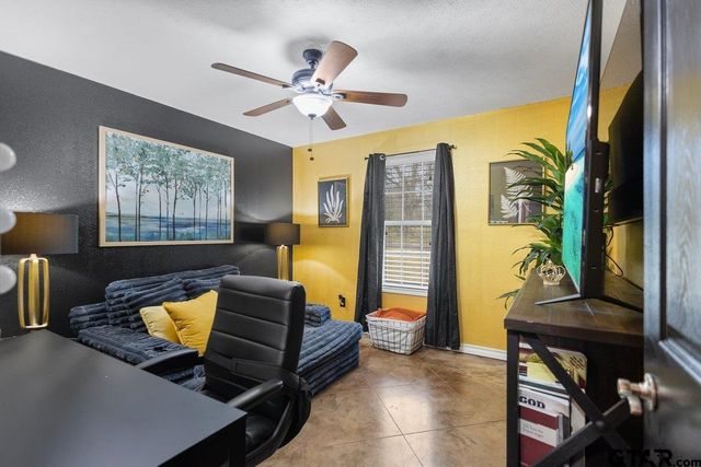 202 Spring Valley Rd, Queen City, TX 75572