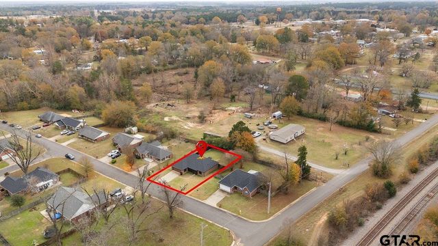 202 Spring Valley Rd, Queen City, TX 75572