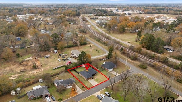 202 Spring Valley Rd, Queen City, TX 75572