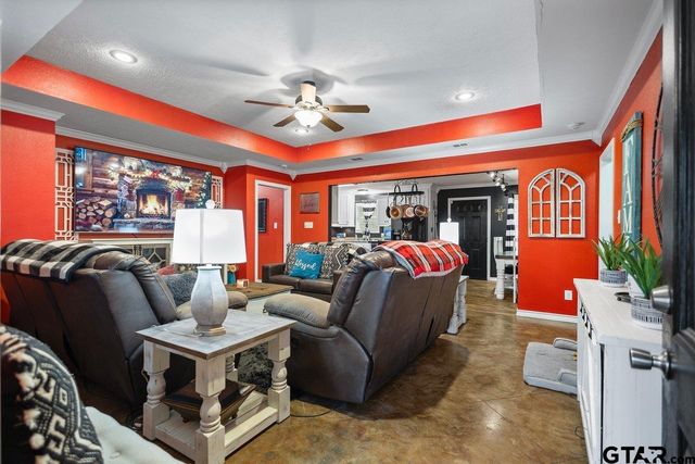 202 Spring Valley Rd, Queen City, TX 75572