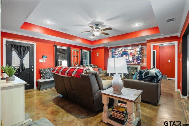 202 Spring Valley Rd, Queen City, TX 75572