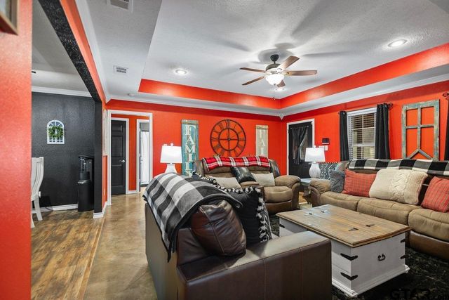 202 Spring Valley Rd, Queen City, TX 75572