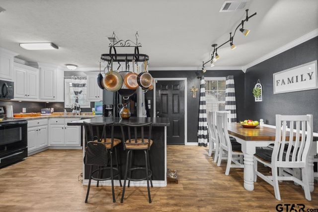 202 Spring Valley Rd, Queen City, TX 75572