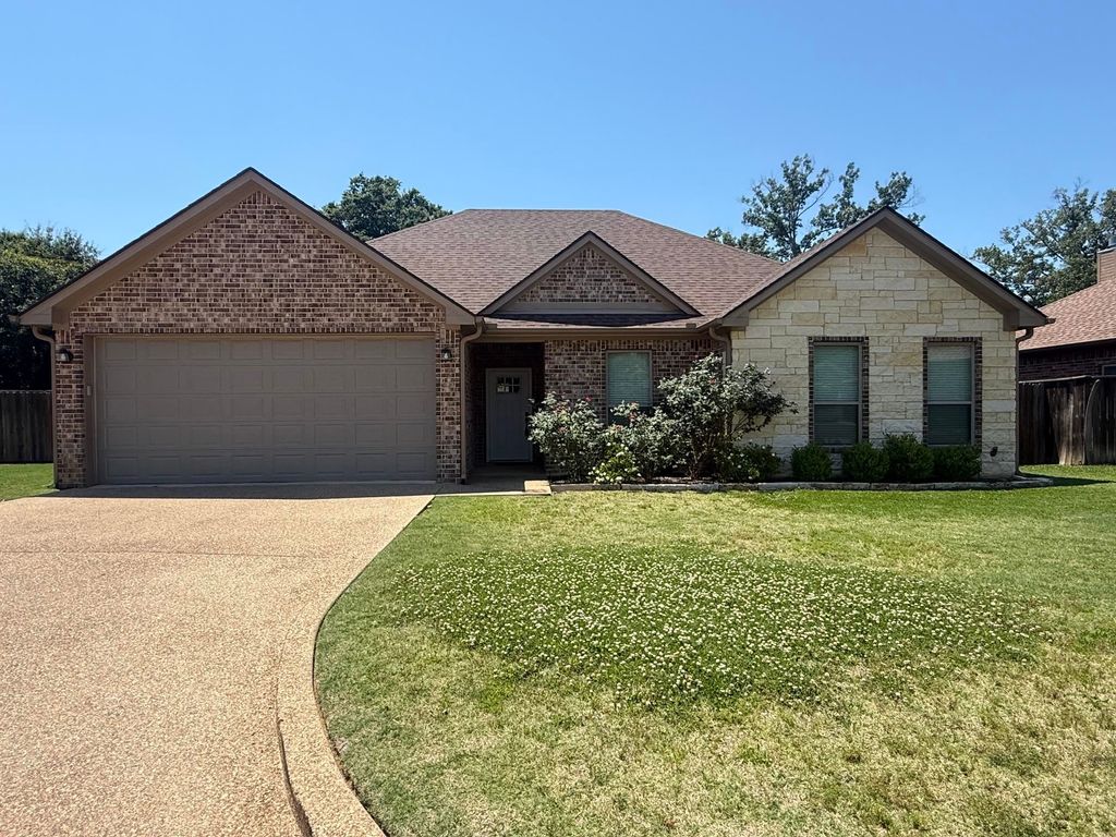 725 Cove Place, Longview, TX 75604