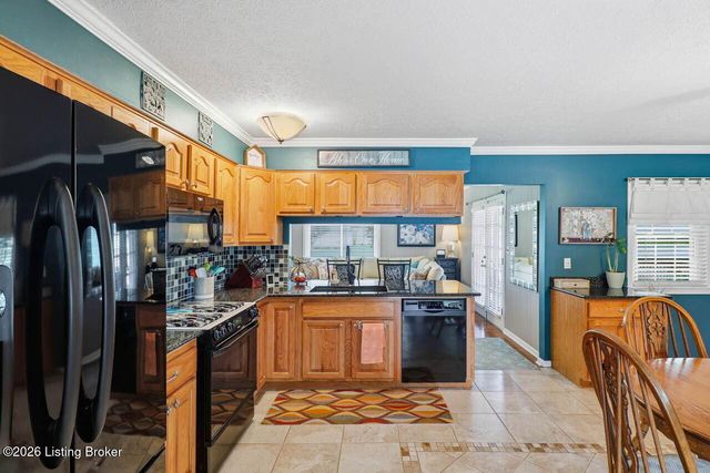 8104 Tonya Ct, Louisville, KY 40214