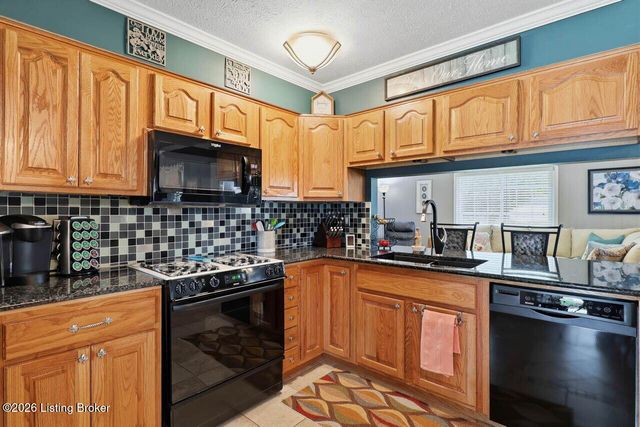 8104 Tonya Ct, Louisville, KY 40214