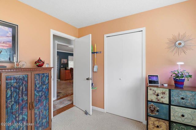 8104 Tonya Ct, Louisville, KY 40214