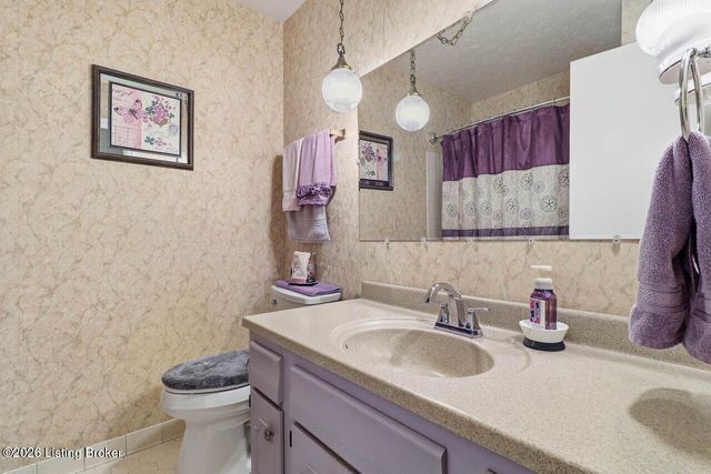 8104 Tonya Ct, Louisville, KY 40214