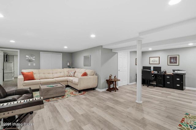 8104 Tonya Ct, Louisville, KY 40214